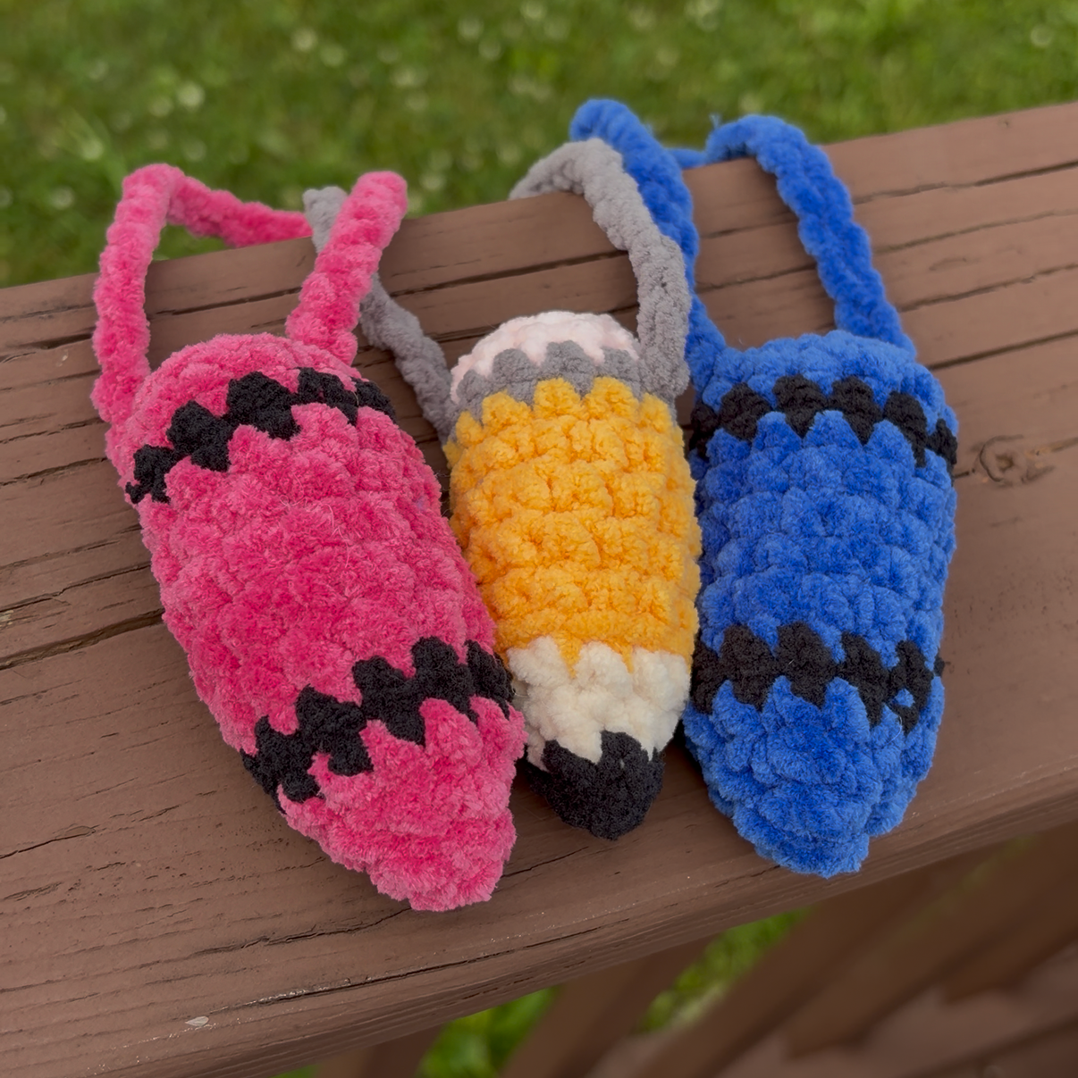 pencil and crayon bag charm crochet pattern, printable PDF